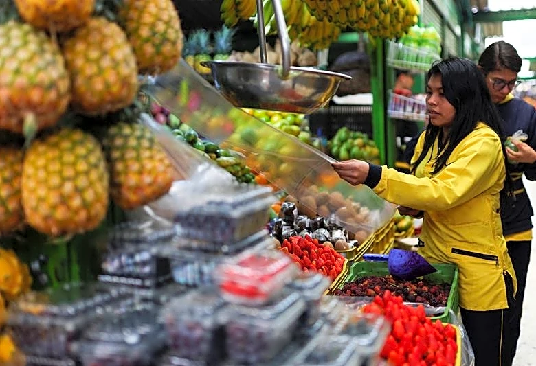 Colombia 12-month inflation edges up in April