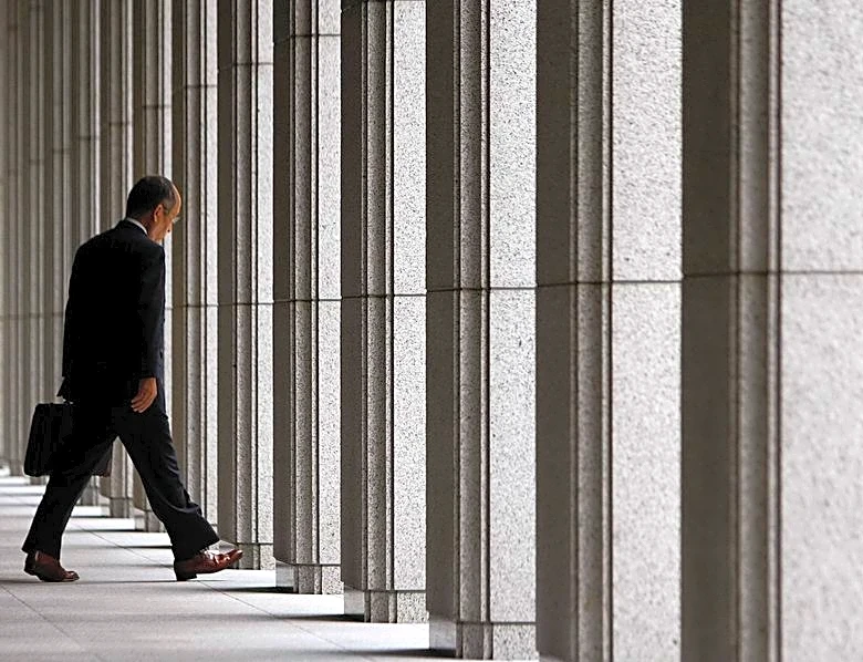 Japan panel members urge BOJ to heed firms' funding strains amid Mideast tensions