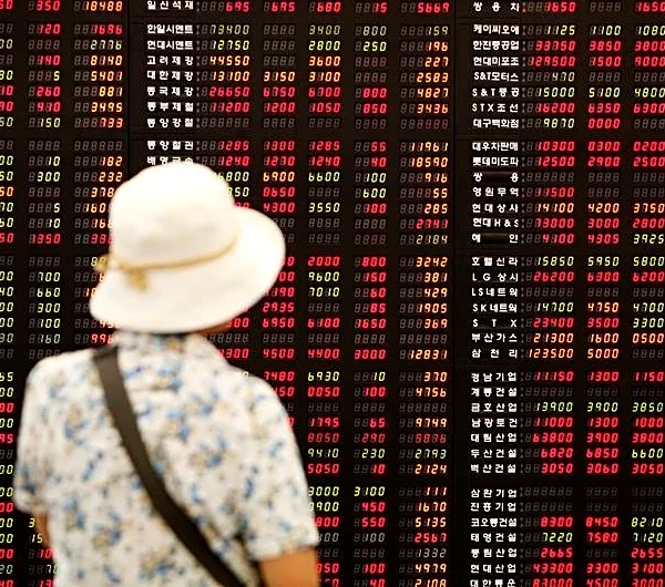 Emerging market investors shrug off Iran war shock, IIF data shows