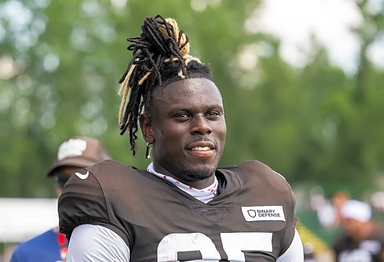 Report: Chargers, TE David Njoku agree to 1-year deal