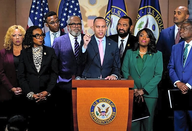 Jeffries vows Democrats will win House majority in 2026 and 'bury' Republicans in 2028 redistricting
