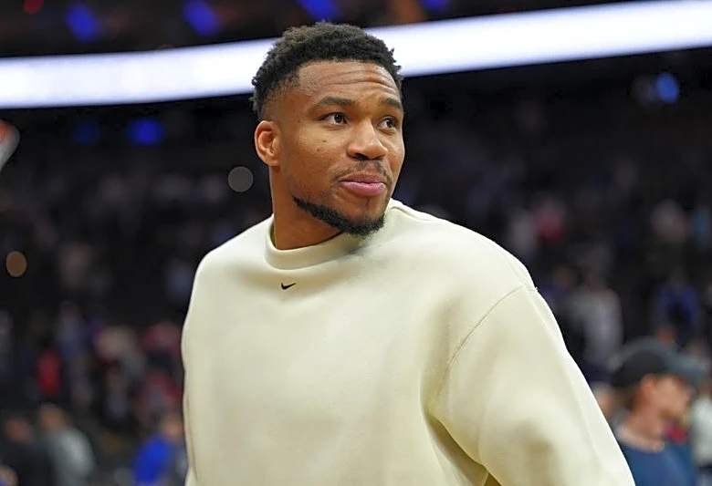 Report: Bucks again open to trade offers for Giannis Antetokounmpo