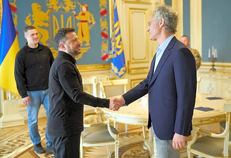 Zelenskiy meets Palantir CEO as Ukraine expands use of AI in war