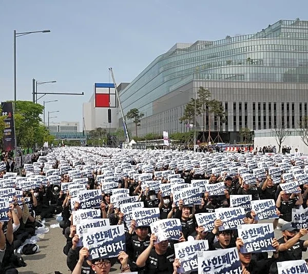 Samsung Elec union threatens to walk out of pay talks if no mediation proposal