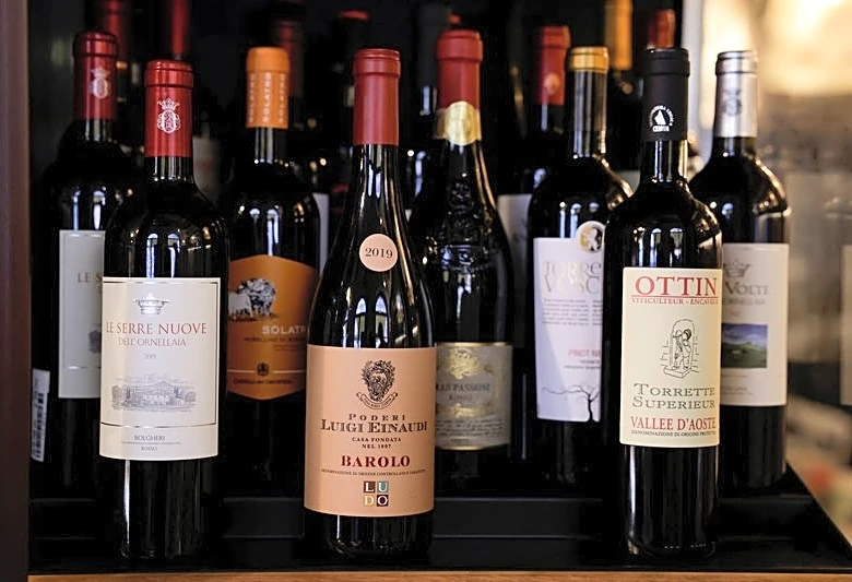 US tariffs weigh on world wine trade in 2025 while consumption slips to new low