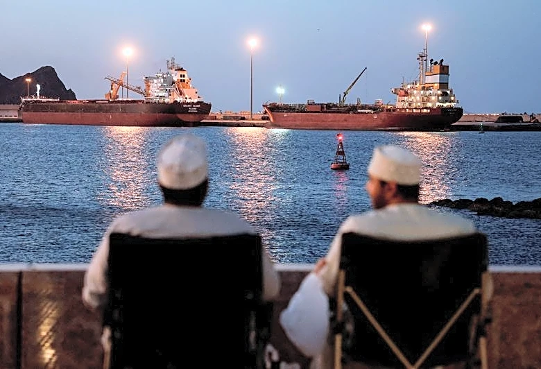 Exclusive-Iraq, Pakistan strike energy deals with Iran as Tehran flexes Hormuz control