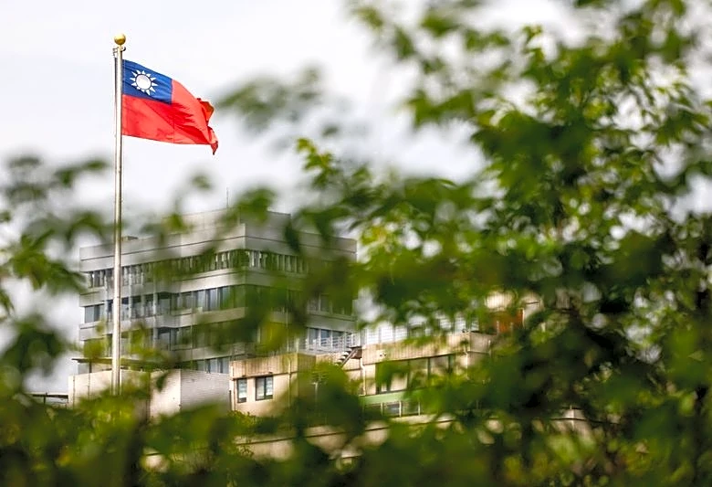 Ahead of Trump-Xi summit, China warns on US arms sales to Taiwan