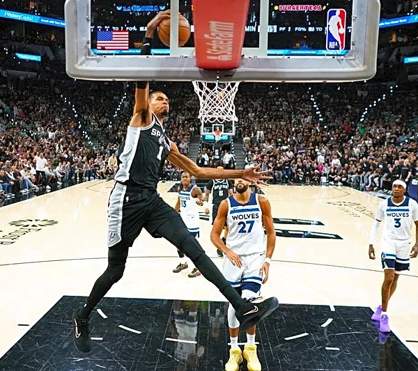 Victor Wembanyama returns in big way, Spurs take series lead on Wolves
