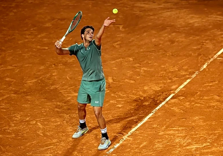 Tennis-Darderi outlasts Jodar in late-night epic to reach Italian Open semi-finals