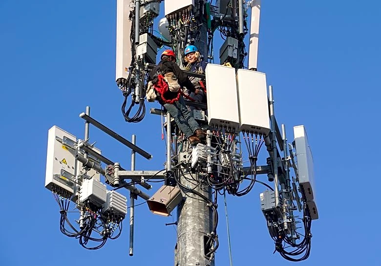 FCC approves Verizon's $1 billion spectrum purchase