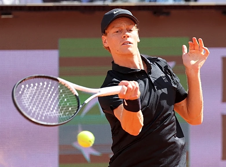 Tennis-Record-breaker Sinner beats Medvedev to set up Italian Open final with Ruud