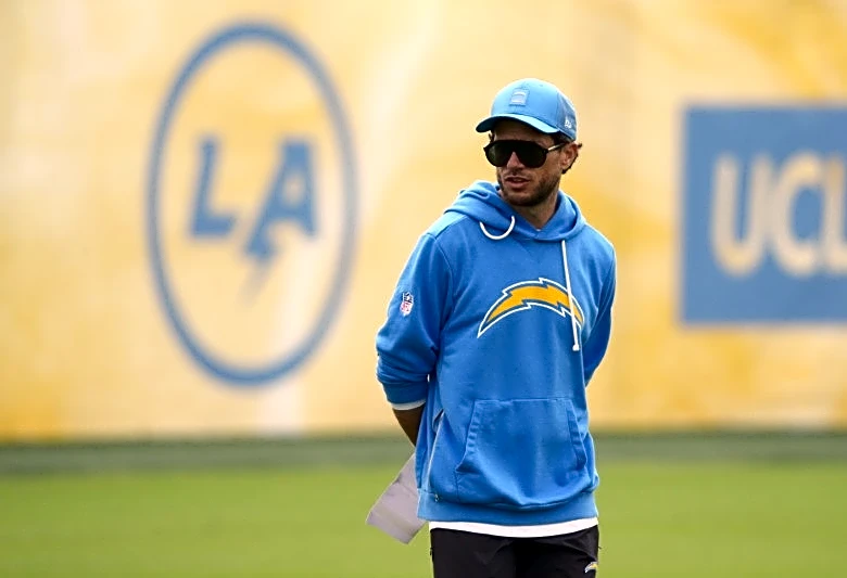 Chargers OC Mike McDaniel in NFL accelerator program