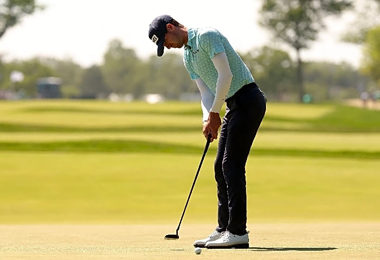 Golf-Smalley takes two-shot PGA Championship lead into final round at Aronimink