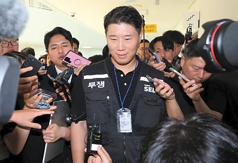 Samsung Electronics and union extend talks to avert strike threatening global supply chains