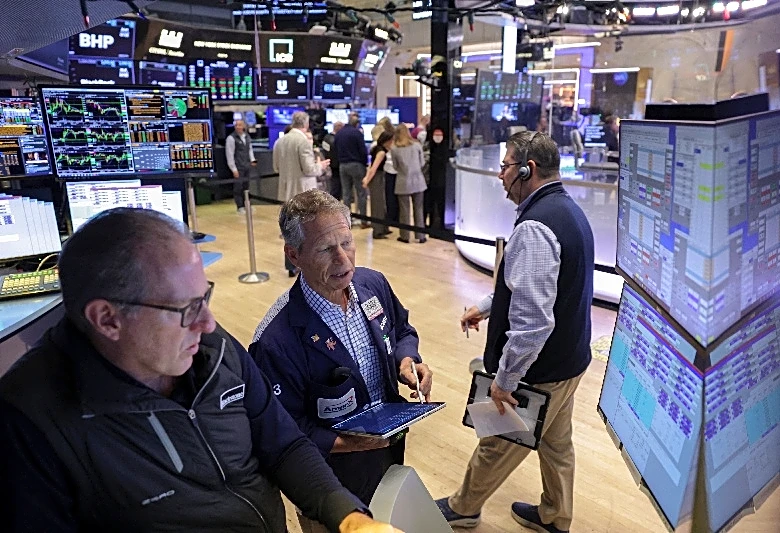 US stock futures slip as yields, oil prices climb