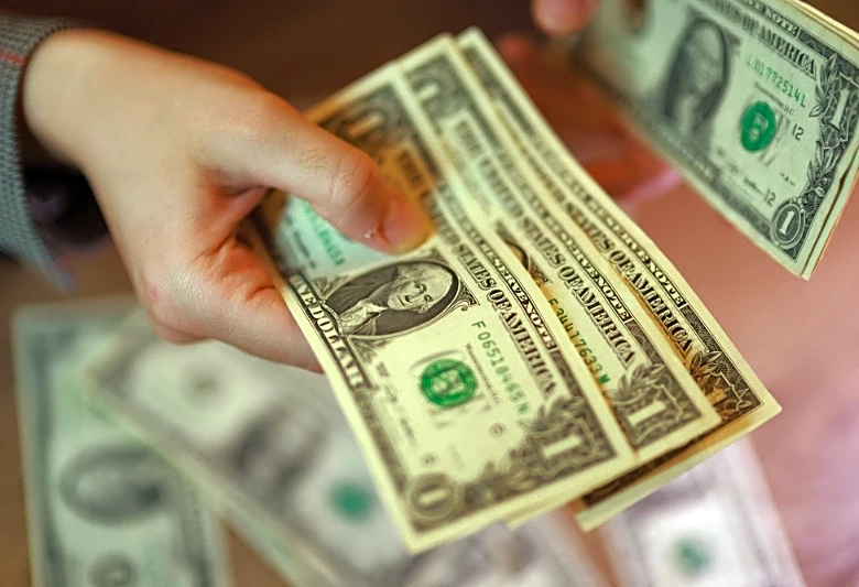 Dollar steadies from weakness as Trump calls off planned attack on Iran