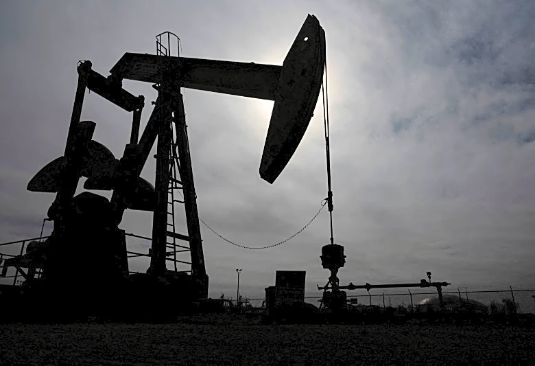 Oil falls over 2% as Trump says he holds off scheduled attack on Iran