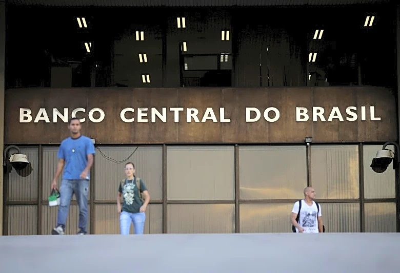 Brazil's central bank warns sovereign debt structure weakens interest rate policy