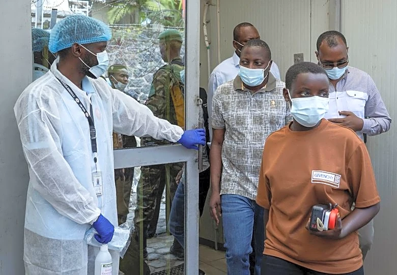 US doctor in contact with Ebola patient heading to Czech hospital from Uganda