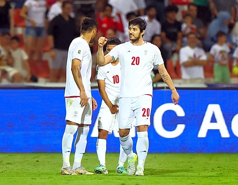 Soccer-Dropped Azmoun asserts his love of Iran, backs World Cup squad