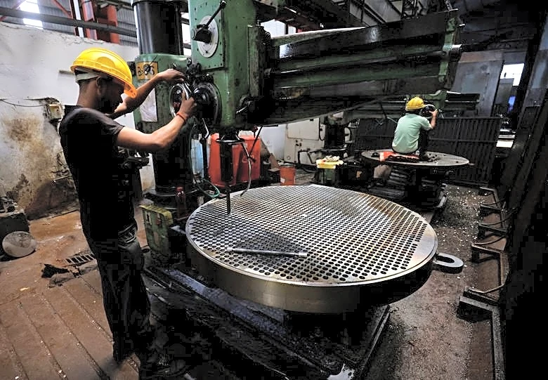 Mideast war dampens India private sector growth, services pick up, PMI shows