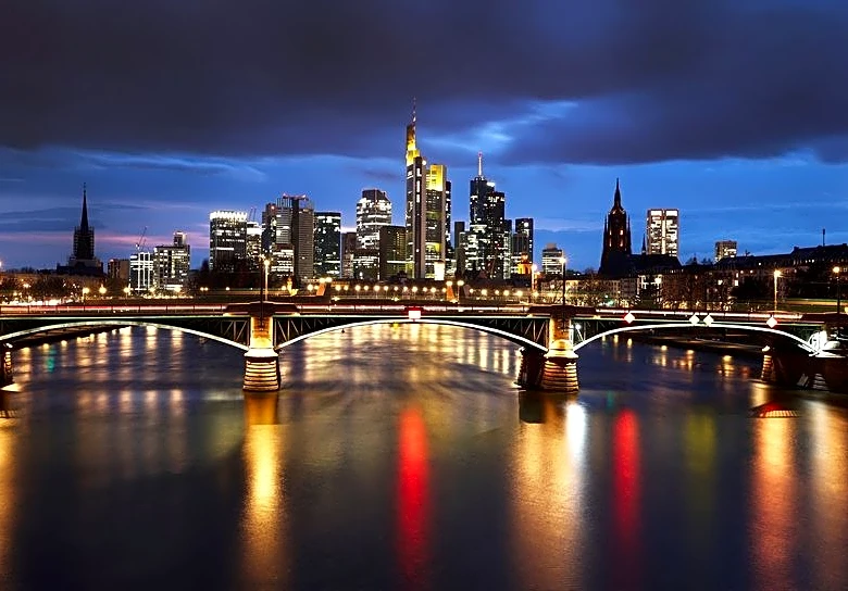 German private sector contracts for second month running, PMI shows