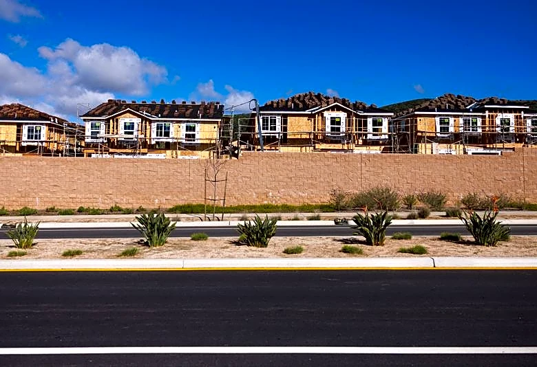 US single-family housing starts tumble in April