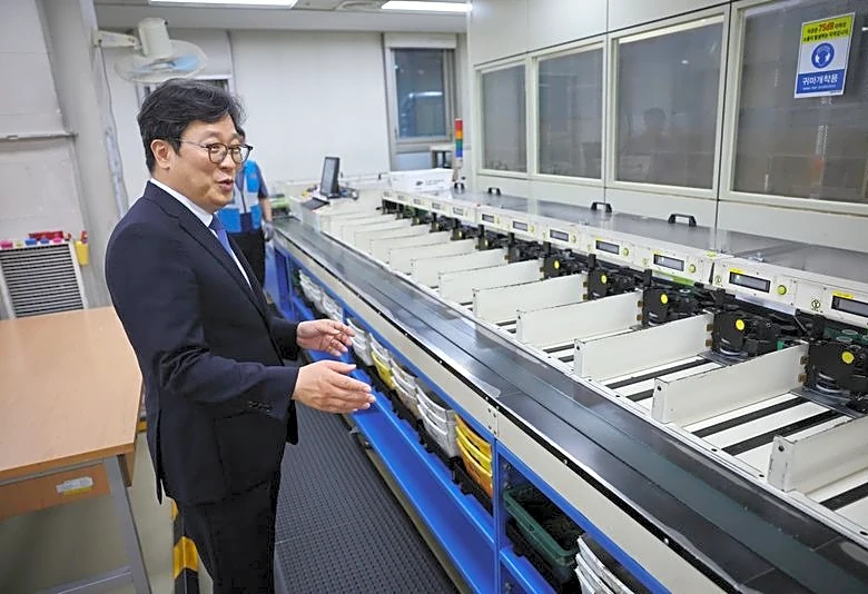 Korea Post eyes AI data centres, real estate investment for higher returns amid mail losses