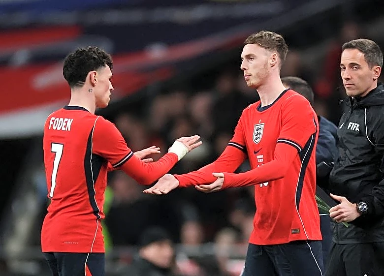 Soccer-England leave Foden and Palmer out of World Cup squad