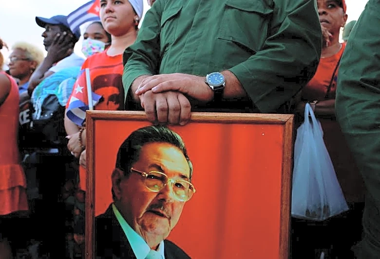 Cubans gather before US embassy in Havana to protest Raul Castro indictment