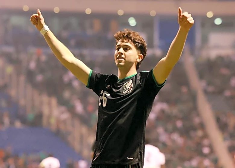 Soccer-Mexico ease past Ghana in World Cup warm-up in Puebla