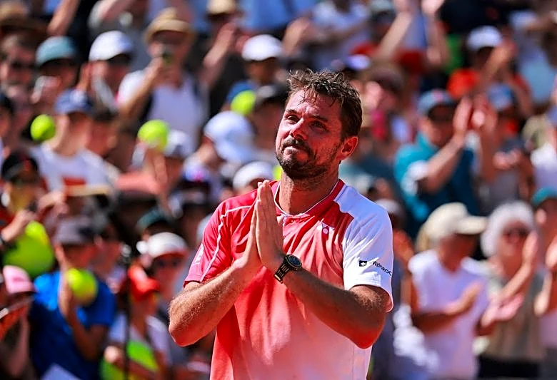 Tennis-Swiatek cruises, Wawrinka concludes French Open chapter with loss