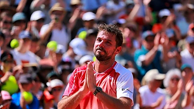Tennis-Swiatek cruises, Wawrinka concludes French Open chapter with loss