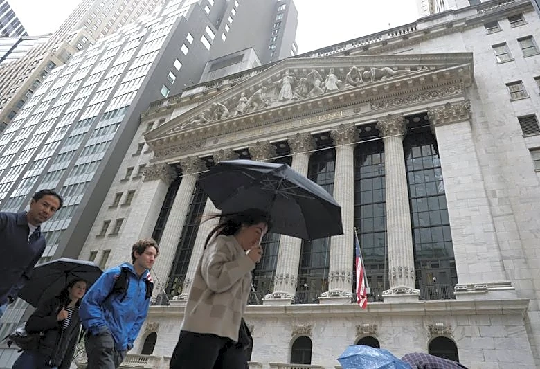 Wall St futures gain on US-Iran peace talk hopes