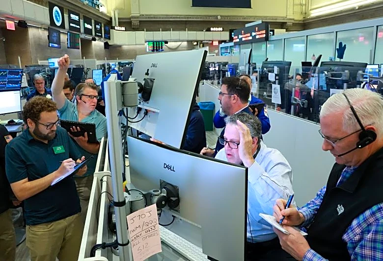 Trading Day: The AI train rolls on
