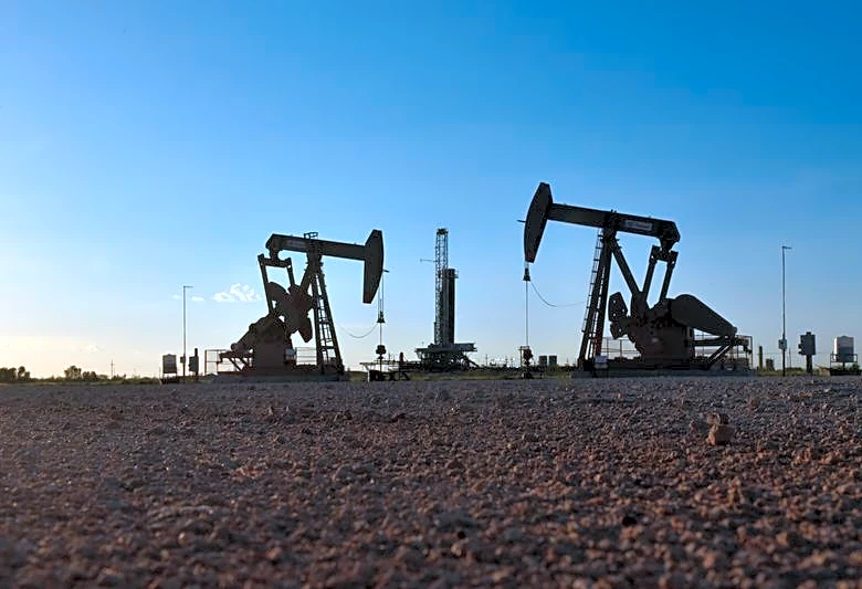 Oil pulls back as traders look for progress on US-Iran talks