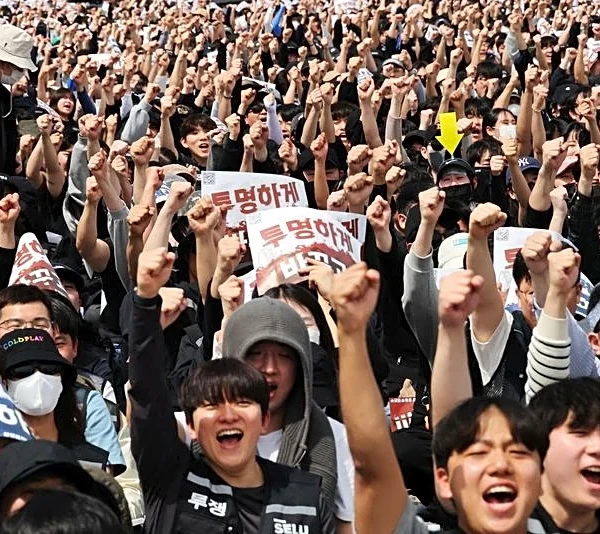 Analysis-Samsung pay deal marks seismic change for South Korea, emboldening unions