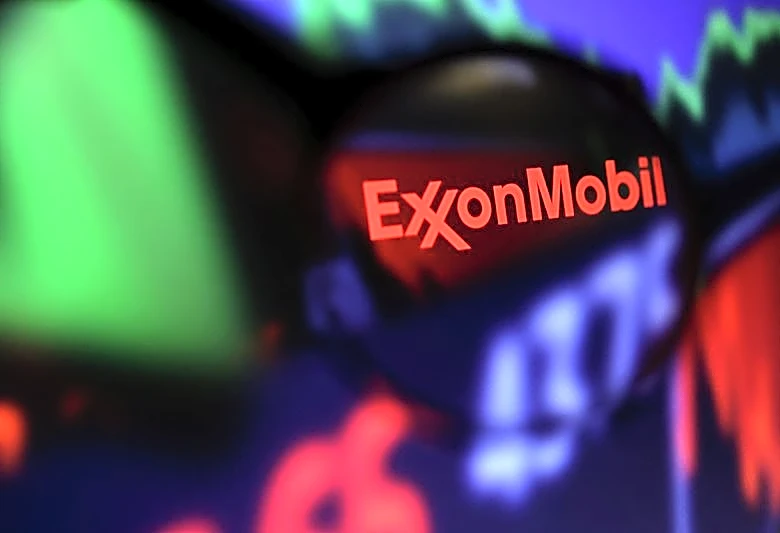 Exxon wins shareholder backing for legal move to Texas