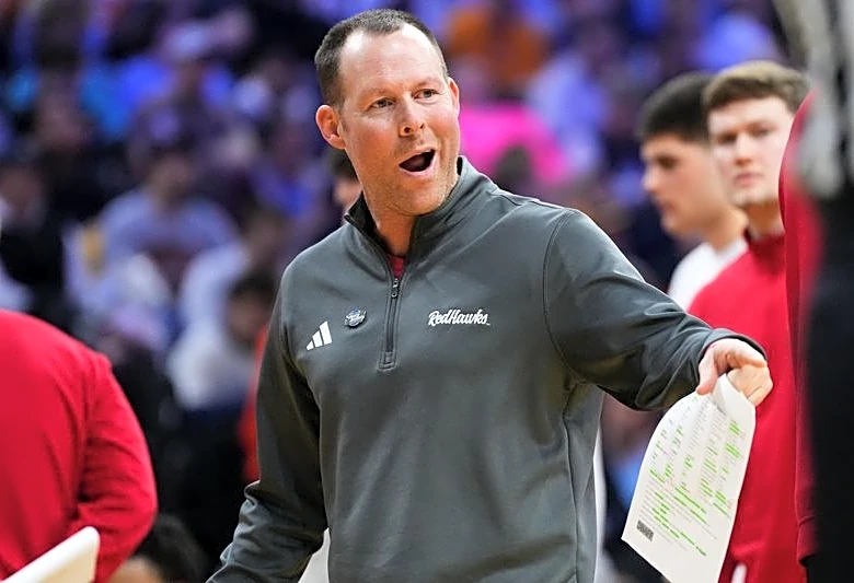Miami (Ohio) extends coach Travis Steele after 32-2 season