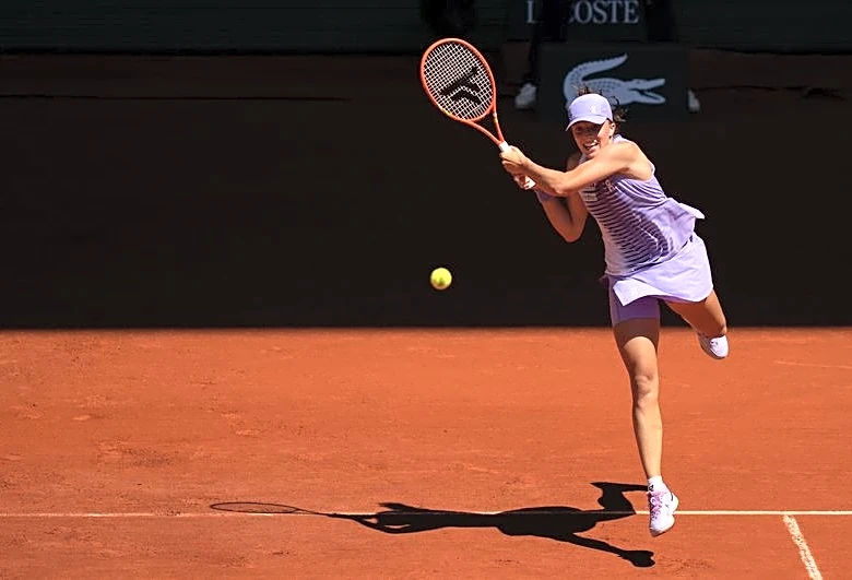 Tennis-Swiatek, Djokovic make steady progress as Rybakina slips up