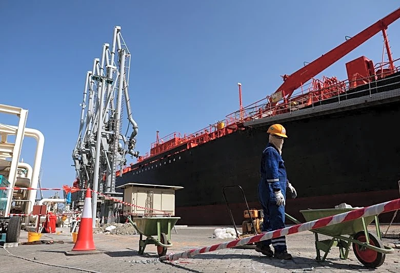 Oil rebounds after news of US strikes on Iranian military site