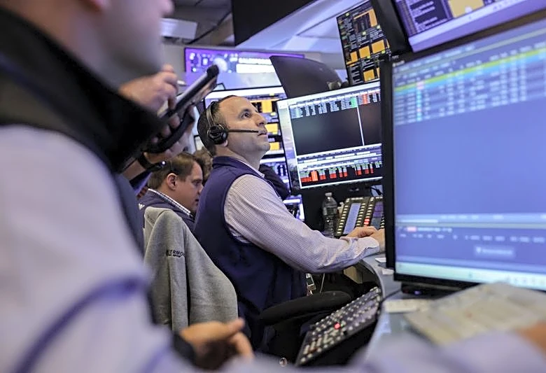 Wall St futures dip on escalating Mideast tensions