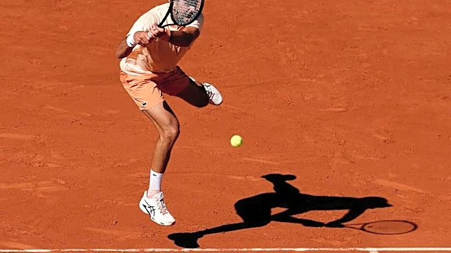 Tennis-Djokovic and Swiatek face tricky tests as French Open third round begins