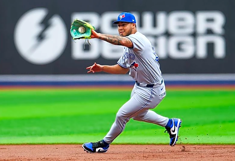 Blue Jays place 2B Lenyn Sosa (wrist) on 10-day injured list