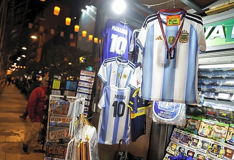 World Cup drives up sales of counterfeit jerseys in Argentina