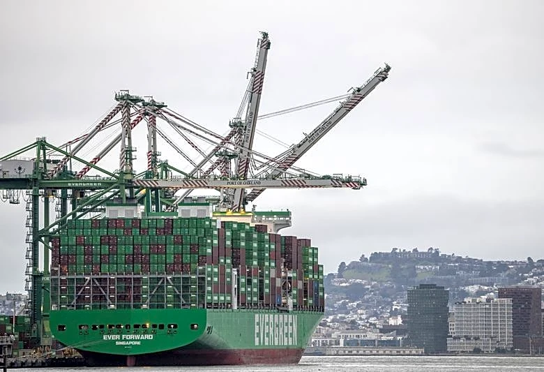 Rising exports lower US goods trade deficit in April