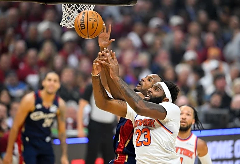 Report: Knicks C Mitchell Robinson to play with broken pinky