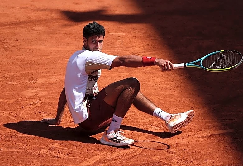 Tennis-Vallejo fined for sexist remarks about female referee at French Open