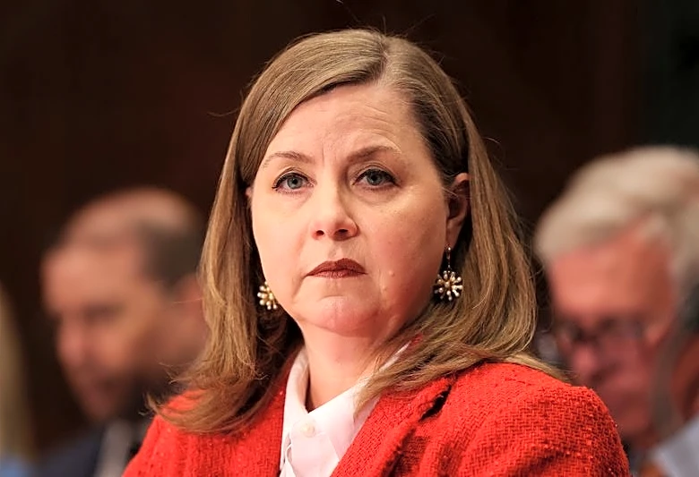 Fed officials mull raising rates to curb growing inflation risk