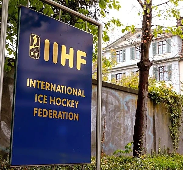 Ice hockey-IIHF to decide Russian participation on event-by-event basis after ban review